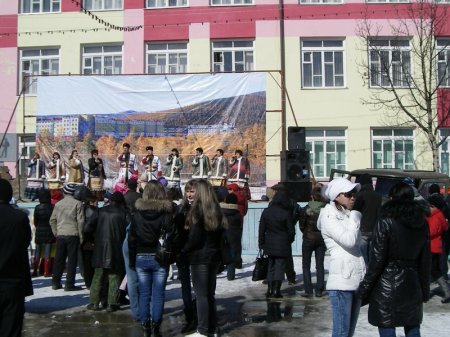 1 мая на центральной площади г.Билибино было проведено городское мероприятие «Проводы русской зимы». 