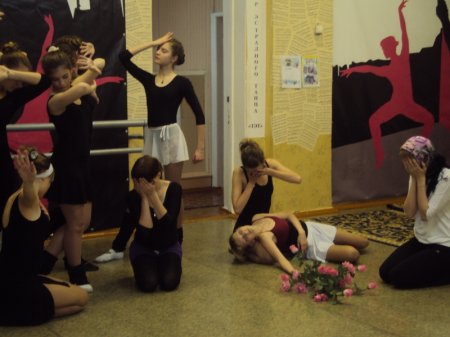 23 декабря 2011г. в пятницу в рамках муниципального конкурса педагогического мастерства состоялся открытый урок по хореографии «Жить, танцуя» 