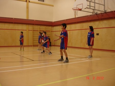 14 февраля 2012 года ученики начальной школы участвовали в военно-патриотической игре «Зарничка».