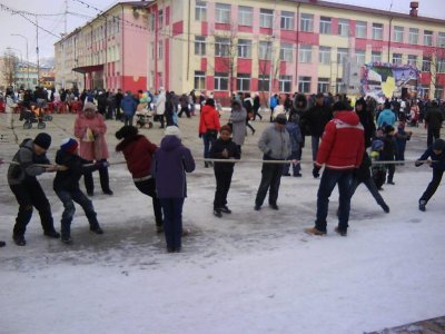 1мая на центральной площади города Билибино во время проведения праздника «Проводы зимы» Билибинская ДЮСШ организовала спортивные развлекательные мероприятия. 